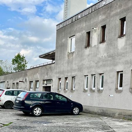 Monstera I Apartment Kolin Bagian luar foto