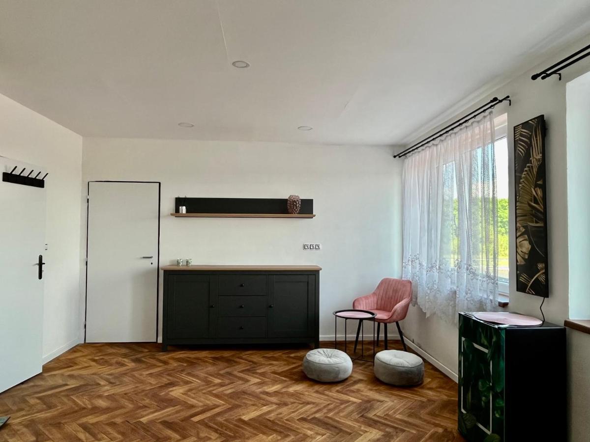 Monstera I Apartment Kolin Bagian luar foto