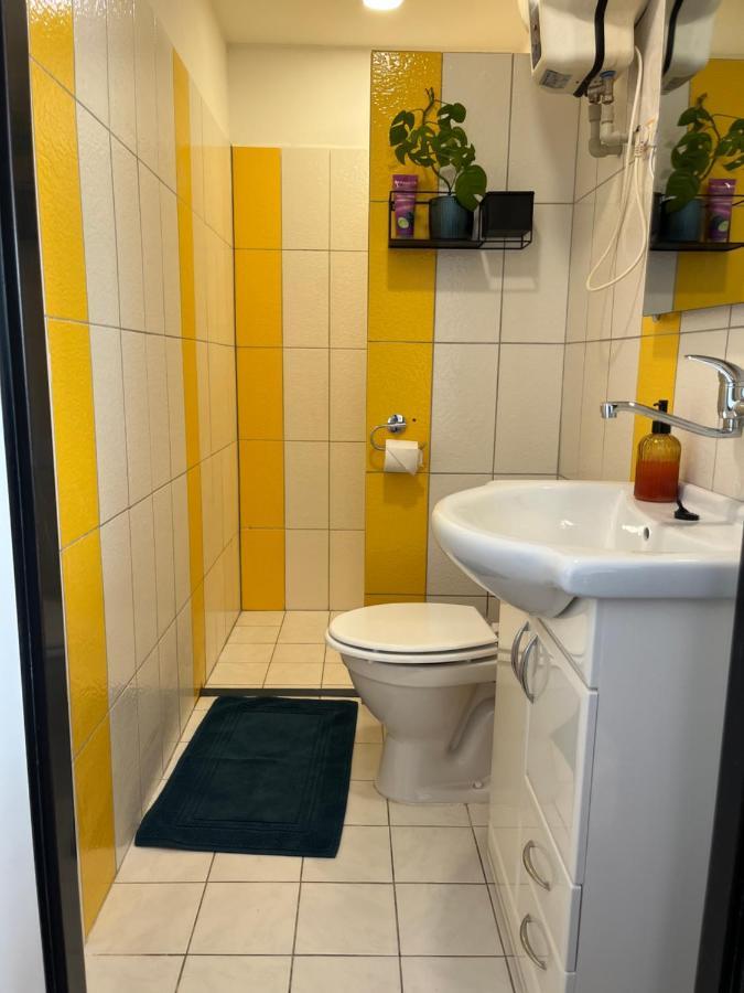 Monstera I Apartment Kolin Bagian luar foto
