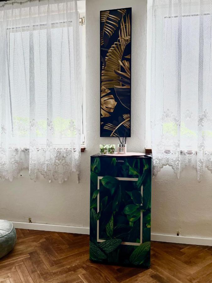 Monstera I Apartment Kolin Bagian luar foto