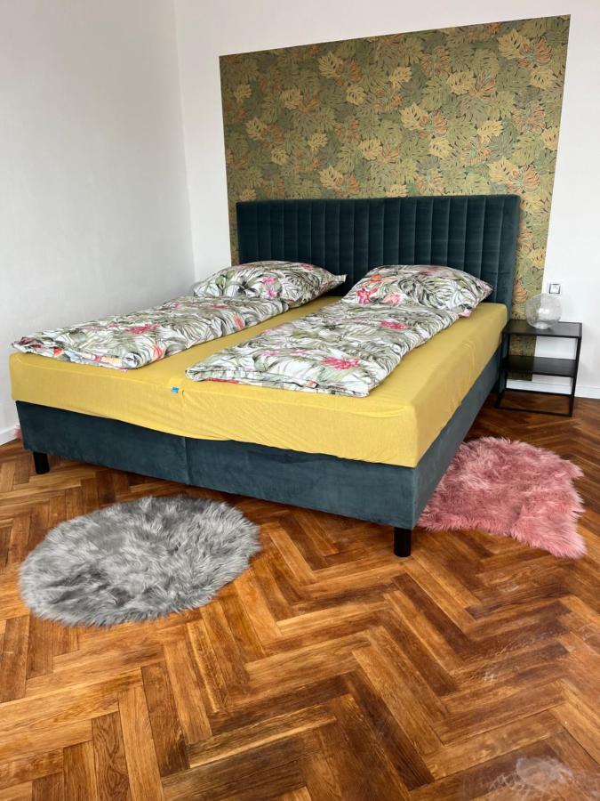 Monstera I Apartment Kolin Bagian luar foto