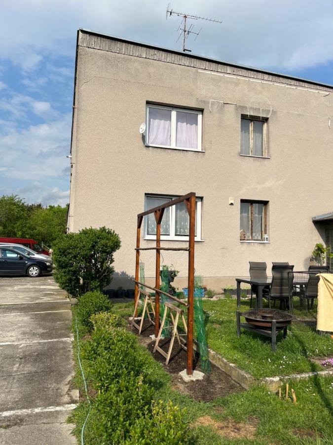 Monstera I Apartment Kolin Bagian luar foto