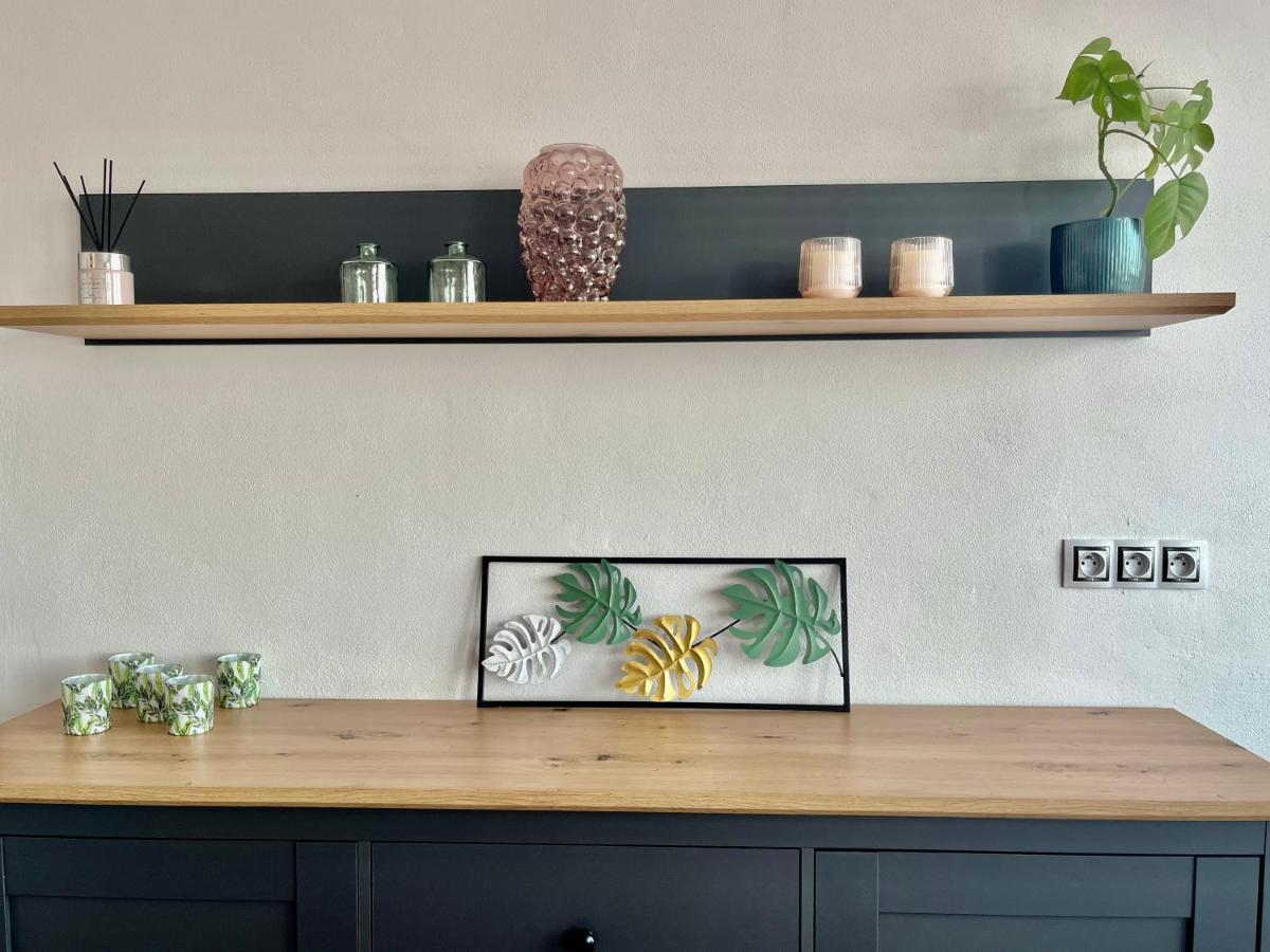 Monstera I Apartment Kolin Bagian luar foto