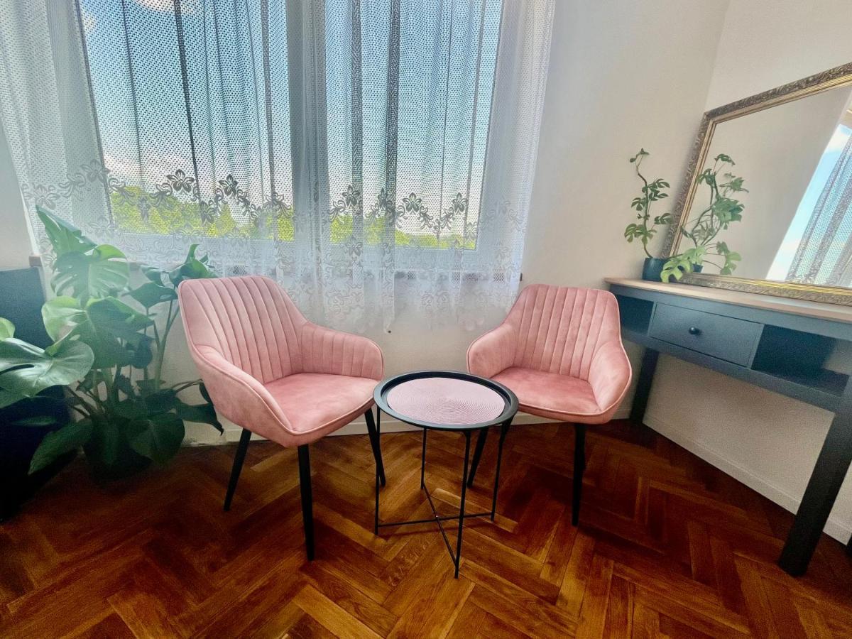 Monstera I Apartment Kolin Bagian luar foto