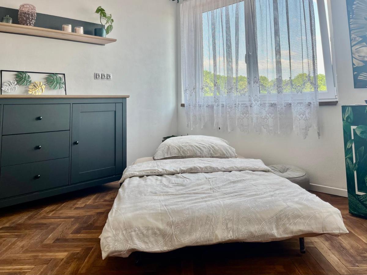 Monstera I Apartment Kolin Bagian luar foto