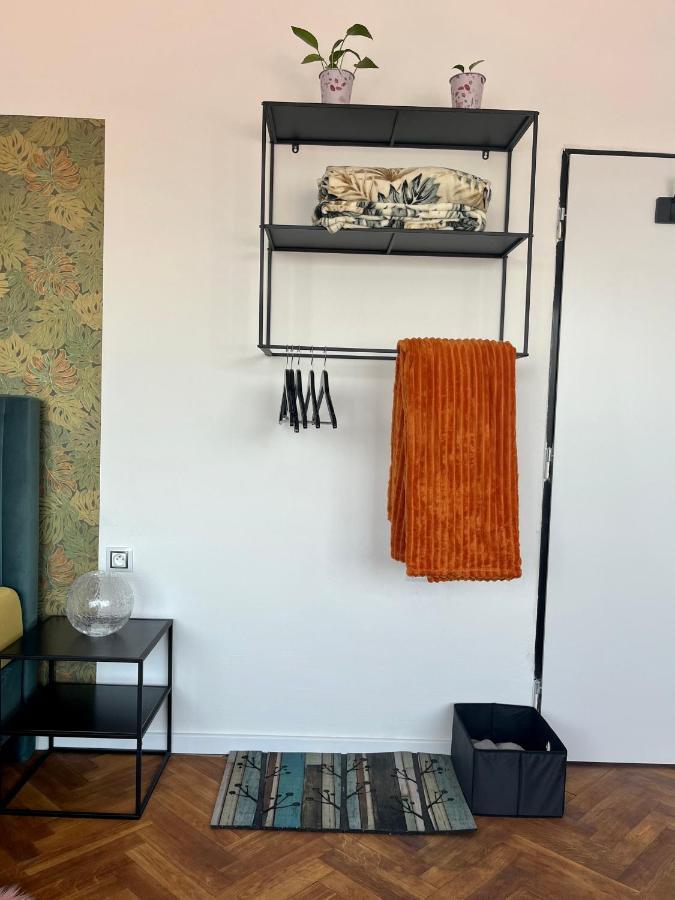 Monstera I Apartment Kolin Bagian luar foto